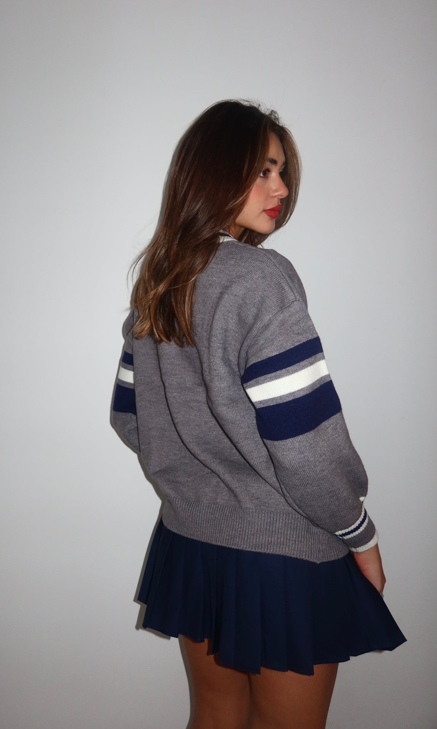 Pull con colletto grigio